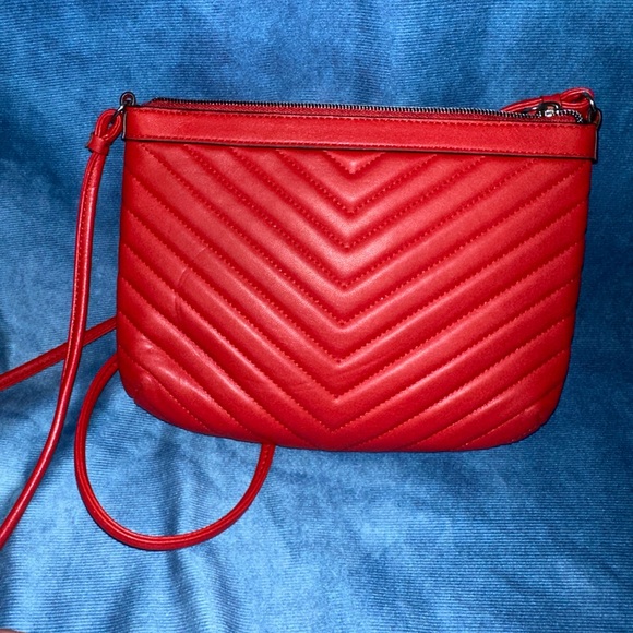 Red Calvin Klein crossbody - Picture 2 of 3